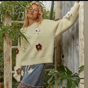 09. POL COST🛑 LAST 1! 3D fuzzy multicolor flower floral appliqué sweater cream
